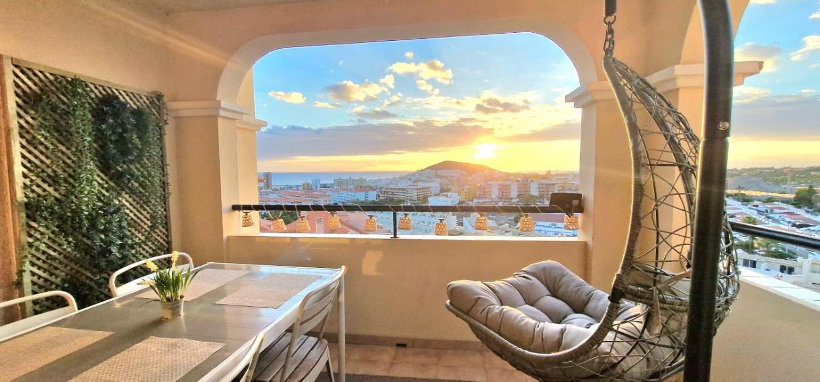 Spacious 3-Bedroom Duplex Apartment With Heated Pool & Ocean View In Los Cristianos, Arona Exterior photo
